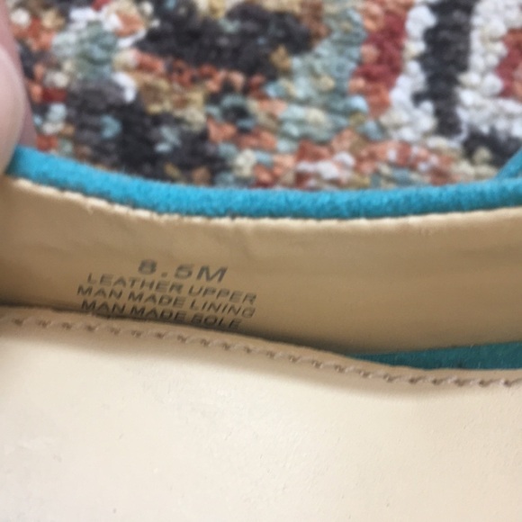 ~3 for $20~ Gianni Bini suede heels - Picture 5 of 8